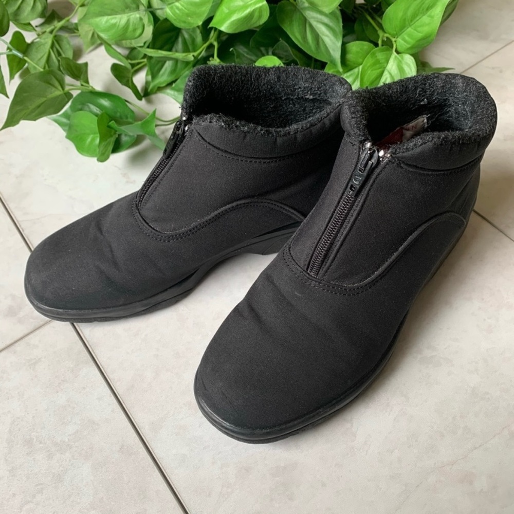 Naturalizer Black Zip-Up Short Ankle Boots